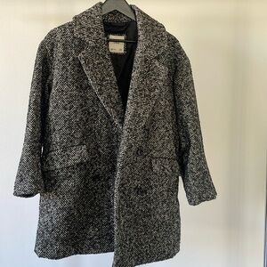 Abercrombie Short Textured Coat in Black Herringbone
Women’s size XS,slouchy fit